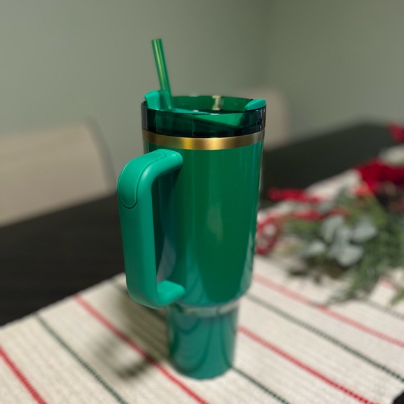 Stanley The St. Patrick's Day Flowstate Quencher 40oz Tumbler - Picture 4 of 9